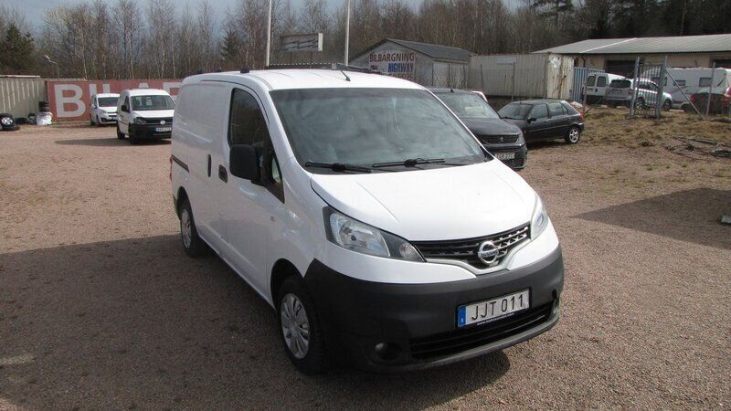 Vit Begagnad 2014 Nissan NV200 Van | 49 000 kr (Marknadspris) - Bild 1/4