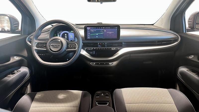 Begagnad Fiat 500e Icon 86 kW (118 HK) 2022 Grå (grey) Halvkombi