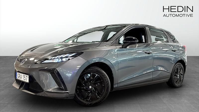 Grå (grey) Begagnad 2023 MG MG4 EV Halvkombi | 254 900 kr (Marknadspris) - Bild 1/4