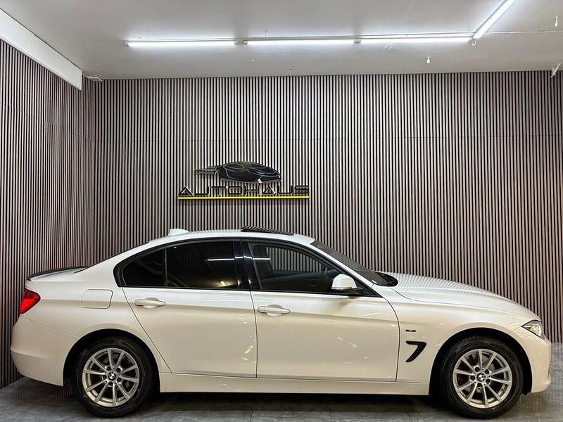 Begagnad BMW 320 Sport Line 184 HK (135 kW) 2012 Vit Sedan