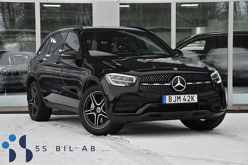 Svart Begagnad 2020 Mercedes GLC220 AMG SUV | 419 900 kr (Marknadspris) - Bild 1/4