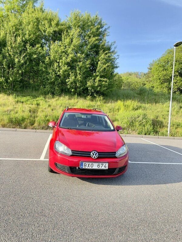 Röd Begagnad 2011 VW Golf VI Kombi | 55 000 kr (Bra pris) - Bild 1/4