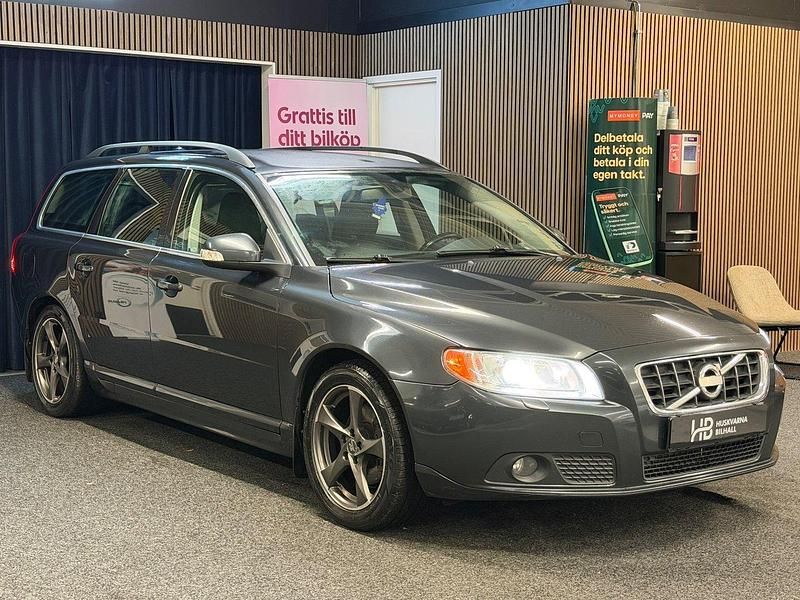 Grå Begagnad 2010 Volvo V70 Momentum Kombi | 63 900 kr - Bild 1/4