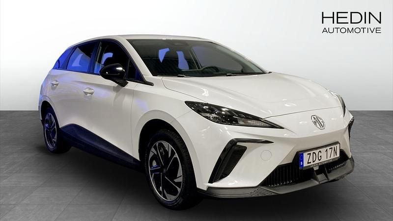 Vit Begagnad 2024 MG MG4 EV Halvkombi | 299 990 kr (Marknadspris) - Bild 1/4