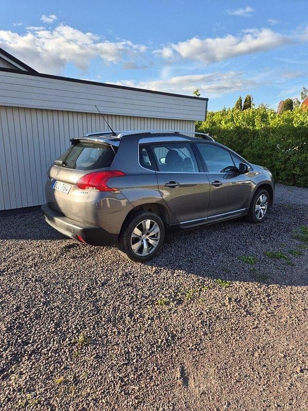 Grå Begagnad 2016 Peugeot 2008 SUV | 79 000 kr (Marknadspris) - Bild 1/4