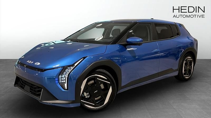 Blå (blue) Ny 2025 Kia EV4 Plus Halvkombi | 573 400 kr - Bild 1/4