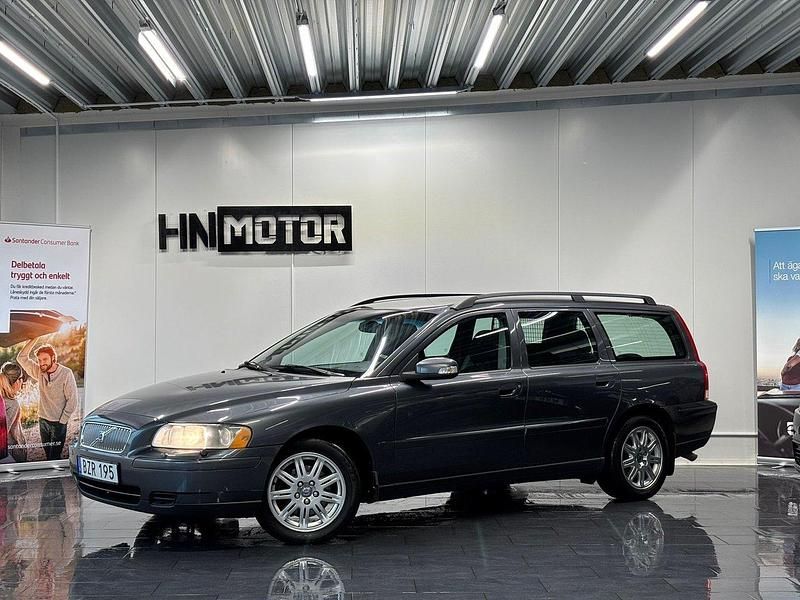 Grå Begagnad 2006 Volvo V70 Kinetic Kombi | 29 900 kr (Marknadspris) - Bild 1/4