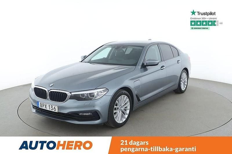 Blå Begagnad 2018 BMW 530e iPerformance Sedan | 223 000 kr (Bra pris) - Bild 1/4