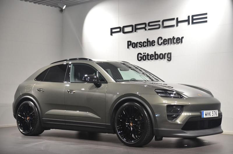 Grön (green) Ny 2025 Porsche Macan SUV | 1 297 000 kr (Dyr) - Bild 1/4