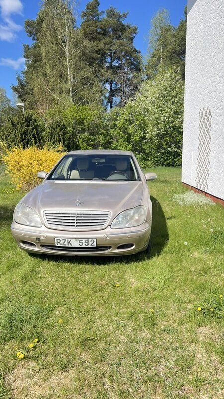 Brun Begagnad 2001 Mercedes S320 Sedan | 40 000 kr - Bild 1/4