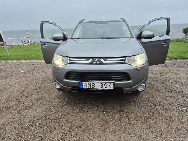 Grå Begagnad 2013 Mitsubishi Outlander SUV | 115 000 kr (Lite dyr) - Bild 1/4