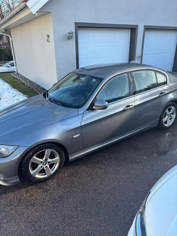 Begagnad BMW 325 218 HK (160 kW) 2011 Sedan