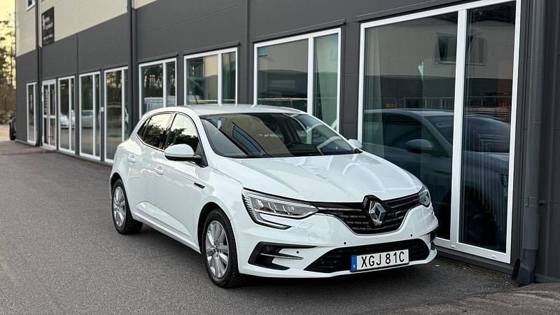 Vit Begagnad 2021 Renault Mégane IV Halvkombi | 124 900 kr (Marknadspris) - Bild 1/4