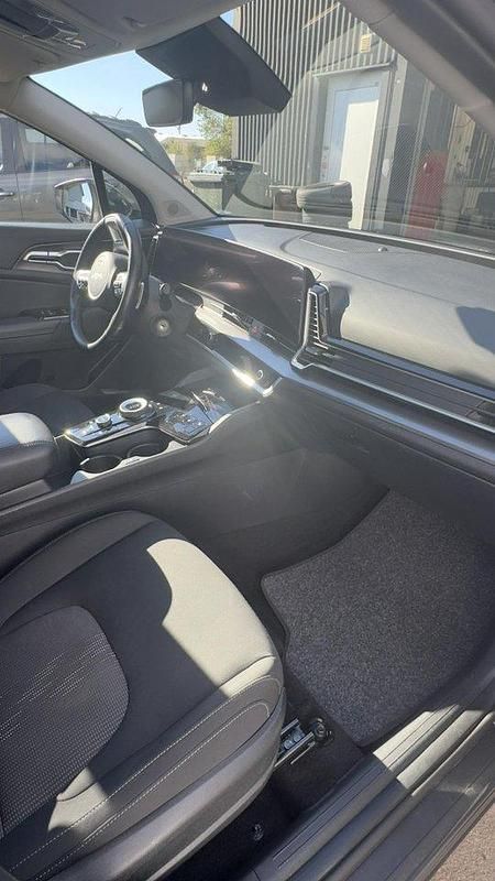 Grå Begagnad 2024 Kia Sportage Advance SUV | 375 000 kr (Bra pris) - Bild 1/4