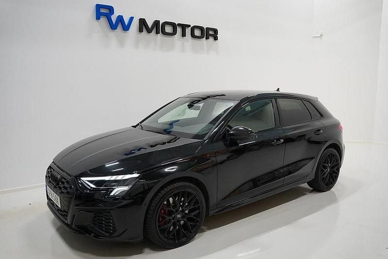 Svart Begagnad 2022 Audi A3 Sportback e-tron S-Line Sedan | 354 900 kr (Lite dyr) - Bild 1/4