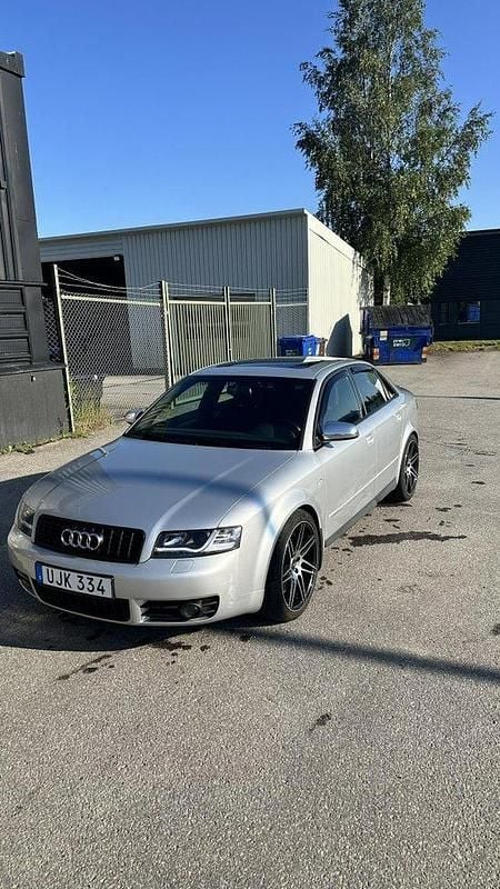 Silver Begagnad 2004 Audi S4 Comfort Sedan | 115 000 kr (Superpris) - Bild 1/4