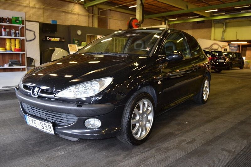 Svart Begagnad 2003 Peugeot 206 GTi Halvkombi | 19 500 kr (Marknadspris) - Bild 1/4