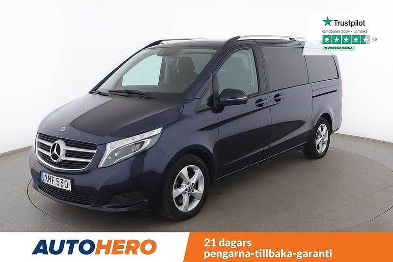Mörkblå (blå) Begagnad 2018 Mercedes V220 Minibuss | 428 000 kr (Bra pris) - Bild 1/4