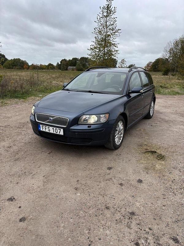 Blå Begagnad 2006 Volvo V50 Kombi | 28 000 kr (Marknadspris) - Bild 1/4