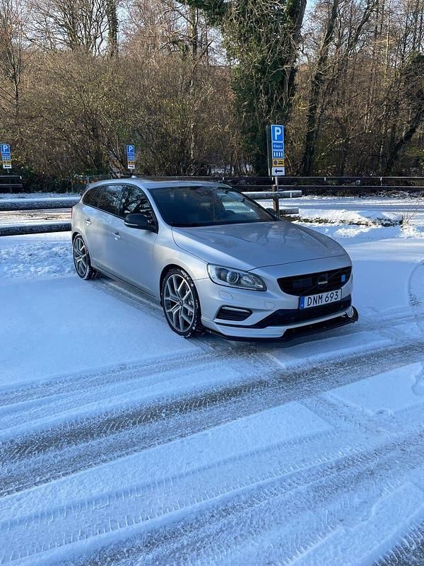 Begagnad 2015 Volvo V60 Kombi | 294 000 kr - Bild 1/4