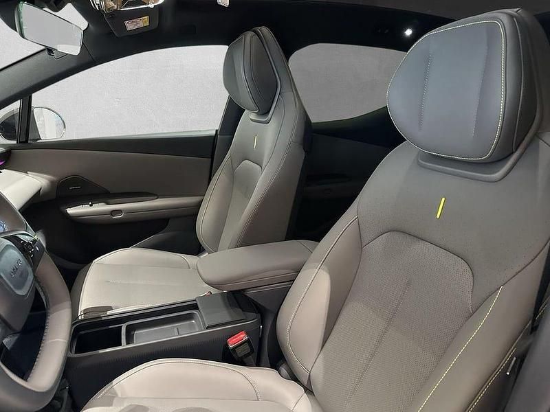 Ny Lynk & Co 02 202 kW (275 HK) 2025 Grå SUV