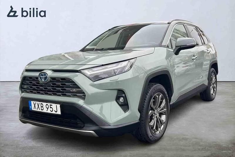 Grön Begagnad 2023 Toyota RAV4 Hybrid SUV | 414 900 kr (Marknadspris) - Bild 1/1