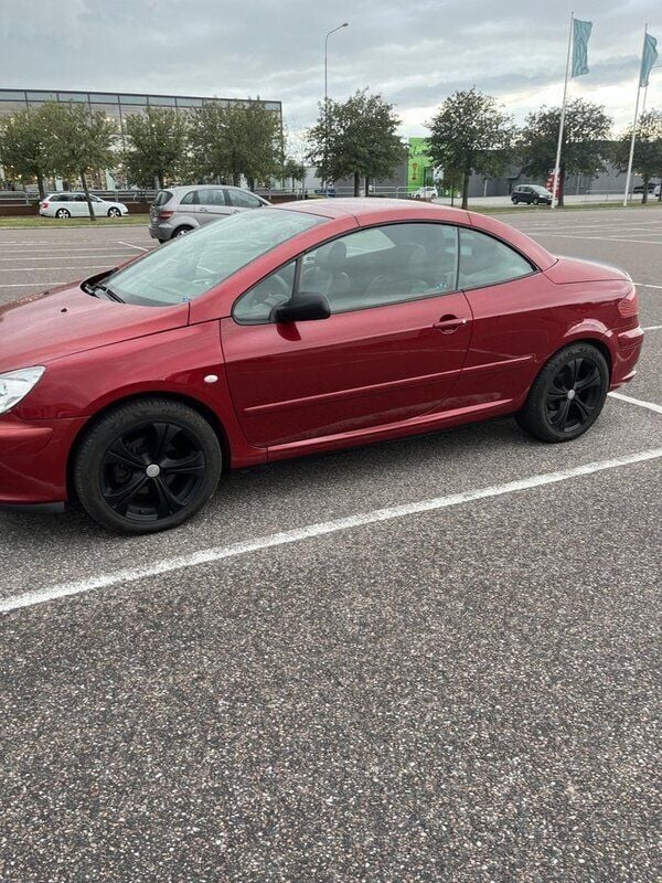 Röd Begagnad 2005 Peugeot 307 CC Cab | 38 000 kr (Marknadspris) - Bild 1/1