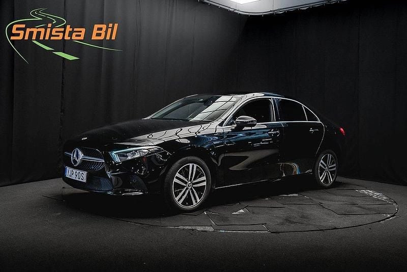 Svart Begagnad 2020 Mercedes A250 Sedan | 268 900 kr (Marknadspris) - Bild 1/3