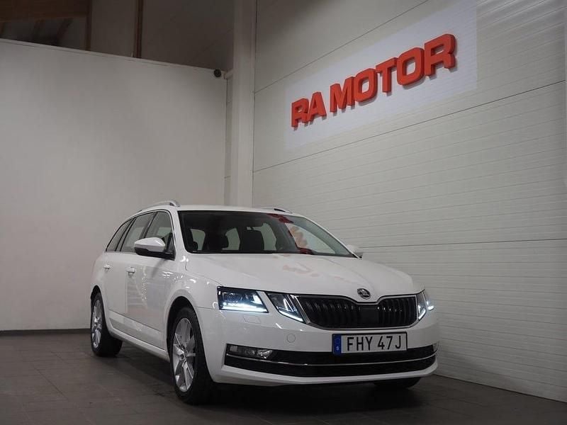 Vit Begagnad 2019 Skoda Octavia Style Kombi | 219 900 kr (Marknadspris) - Bild 1/3