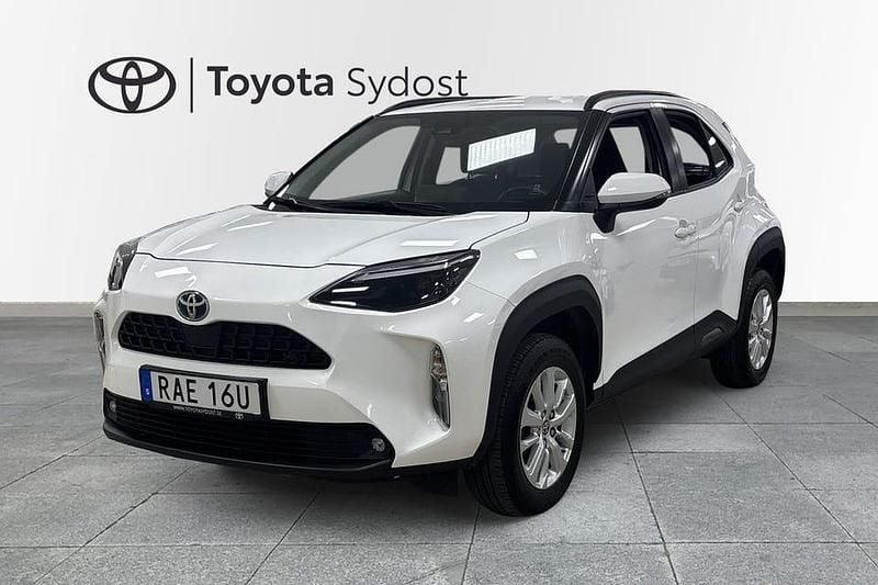 Vit Begagnad 2023 Toyota Yaris Hybrid | 275 000 kr (Marknadspris) - Bild 1/3