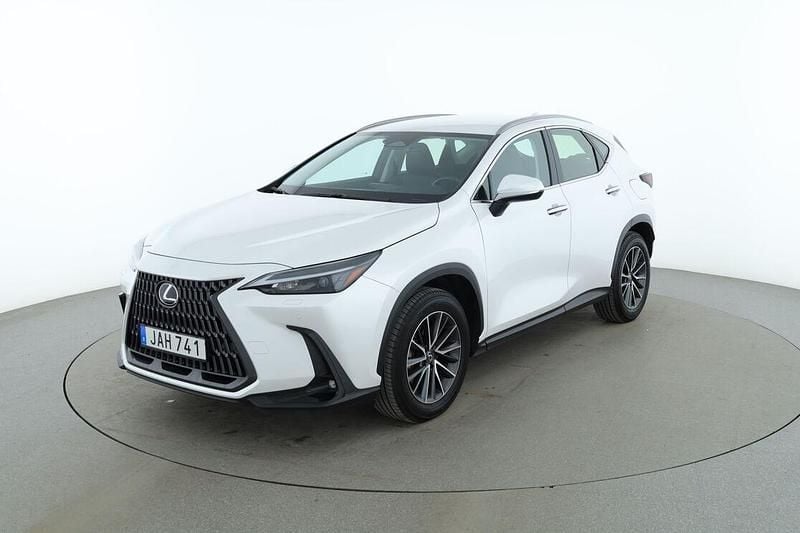 Begagnad Lexus NX350h Business Edition 245 HK (180 kW) 2023 Vit SUV