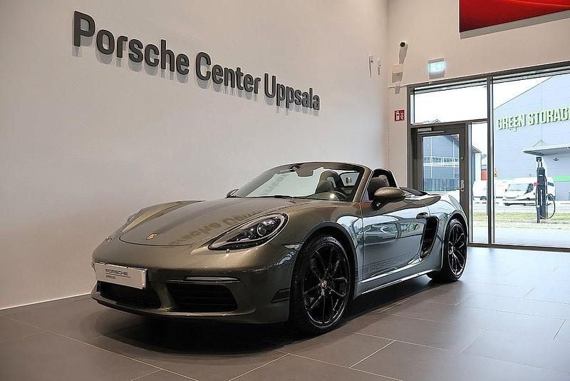 Flerfärgad Begagnad 2024 Porsche 718 Boxster Edition Cab | 855 000 kr (Marknadspris) - Bild 1/4