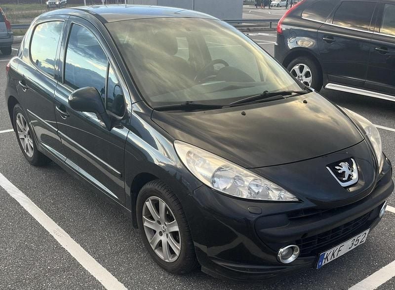 Svart Begagnad 2007 Peugeot 207 Sport Halvkombi | 22 000 kr (Marknadspris) - Bild 1/4