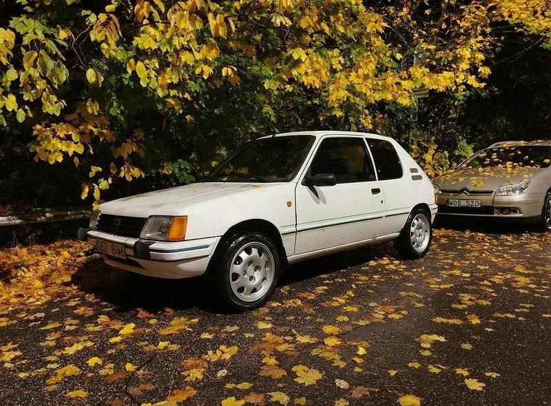 Begagnad 1989 Peugeot 205 Halvkombi | 15 000 kr - Bild 1/4