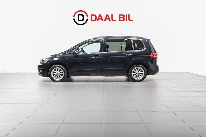 Svart Begagnad 2017 VW Touran Minibuss | 169 700 kr (Marknadspris) - Bild 1/4