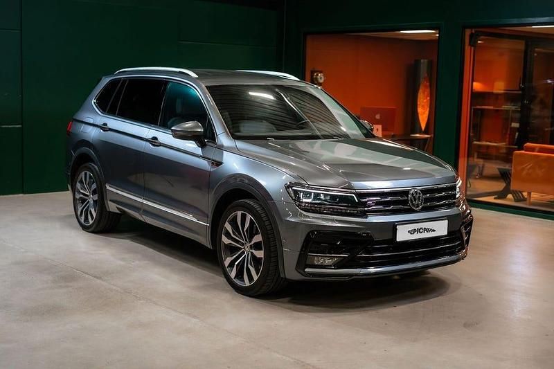 Mörkgrå Begagnad 2021 VW Tiguan Allspace GT SUV | 359 900 kr (Marknadspris) - Bild 1/4