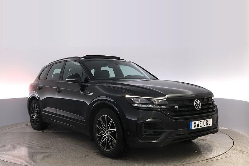 Svart Begagnad 2022 VW Touareg R SUV | 549 000 kr (Superpris) - Bild 1/4