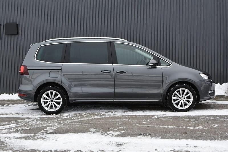 Begagnad VW Sharan 150 HK (110 kW) 2021 Mörkgrå Minibuss