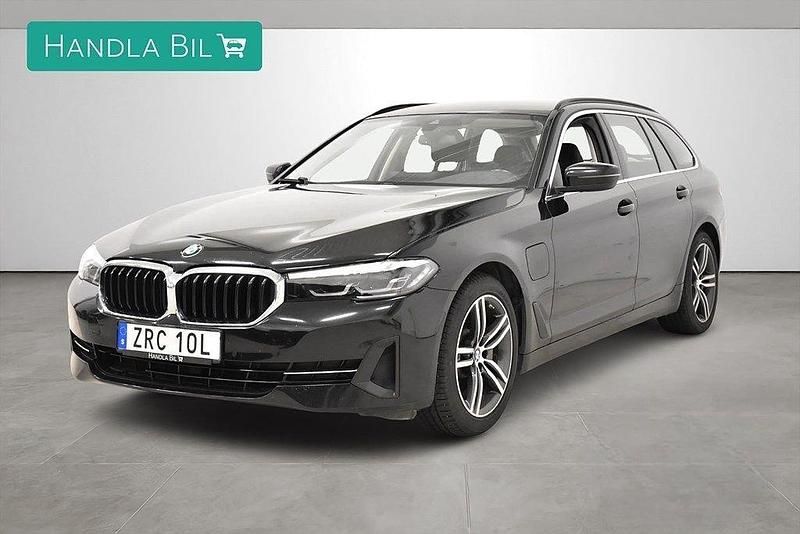 Svart Begagnad 2021 BMW 530e Kombi | 262 900 kr (Superpris) - Bild 1/4