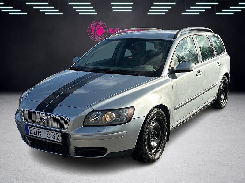 Silver Begagnad 2005 Volvo V50 Kombi | 36 900 kr (Marknadspris) - Bild 1/4