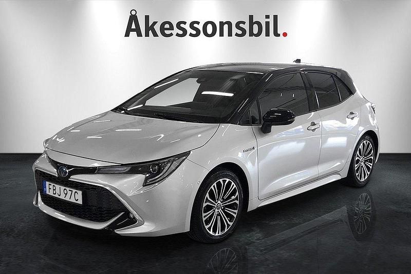 Silver Begagnad 2019 Toyota Corolla Hybrid Kombi | 239 000 kr (Lite dyr) - Bild 1/4