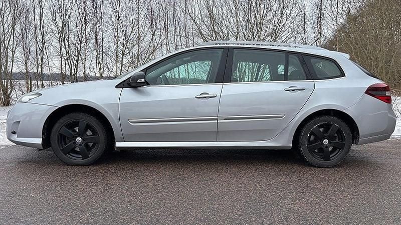 Silver Begagnad 2010 Renault Laguna GrandTour Kombi | 39 900 kr (Dyr) - Bild 1/4