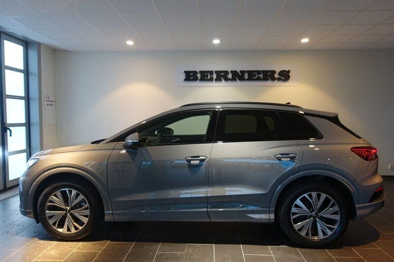 Grå Ny 2024 Audi Q4 e-tron Advanced SUV | 599 000 kr (Superpris) - Bild 1/4
