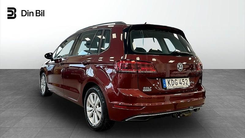 Begagnad VW Golf Sportsvan 110 HK (80 kW) 2018 Mörkröd Minibuss