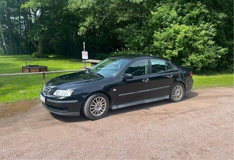 Svart Begagnad 2004 Saab 9-3 Linear Sedan | 17 000 kr - Bild 1/2