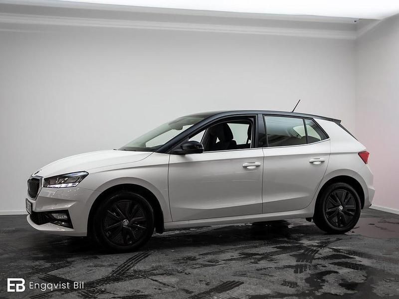 Begagnad Skoda Fabia Comfort 110 HK (80 kW) 2023 Vit Halvkombi