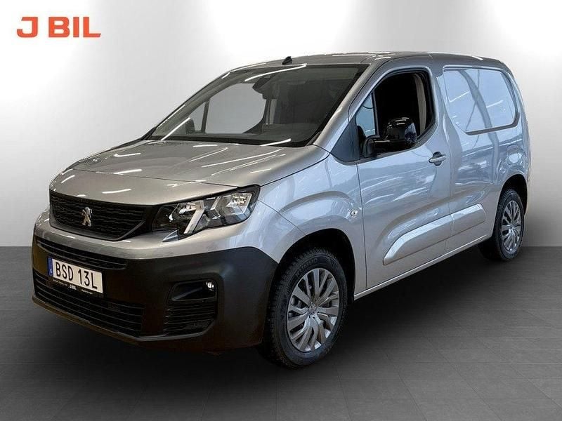 Grå Begagnad 2024 Peugeot Partner Minibuss | 269 900 kr (Lite dyr) - Bild 1/3