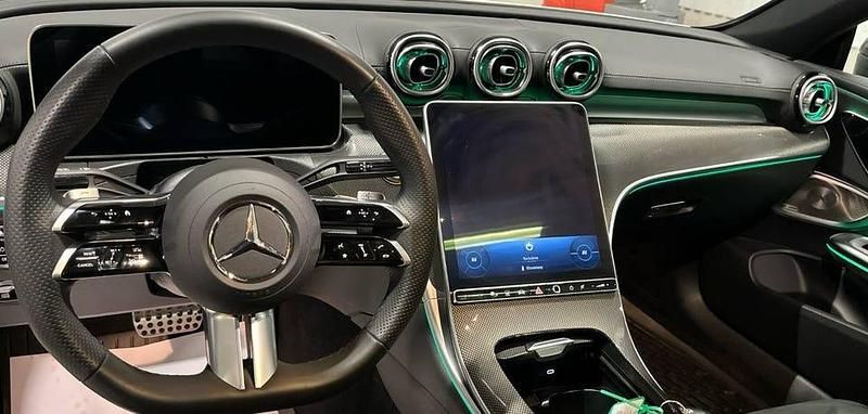 Begagnad Mercedes CLE300 AMG 258 HK (189 kW) 2023 Vit Sportkupé