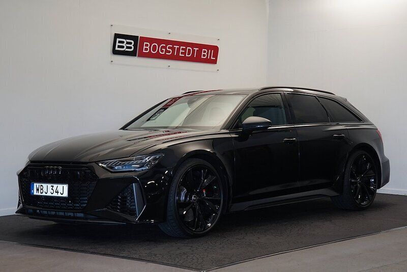 Svart (mytsvart metallic) Begagnad 2024 Audi RS6 Performance Kombi | 1 395 000 kr (Lite dyr) - Bild 1/4