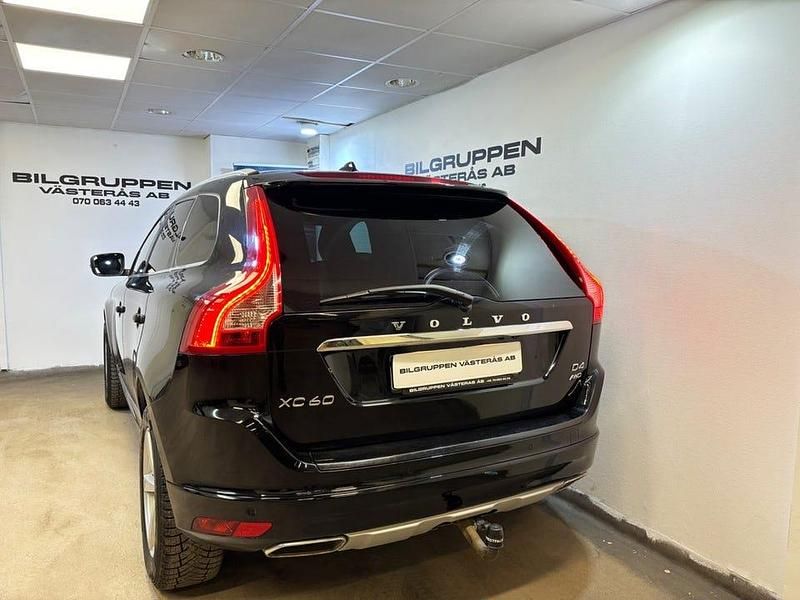 Begagnad Volvo XC60 Summum 190 HK (139 kW) 2016 Svart SUV